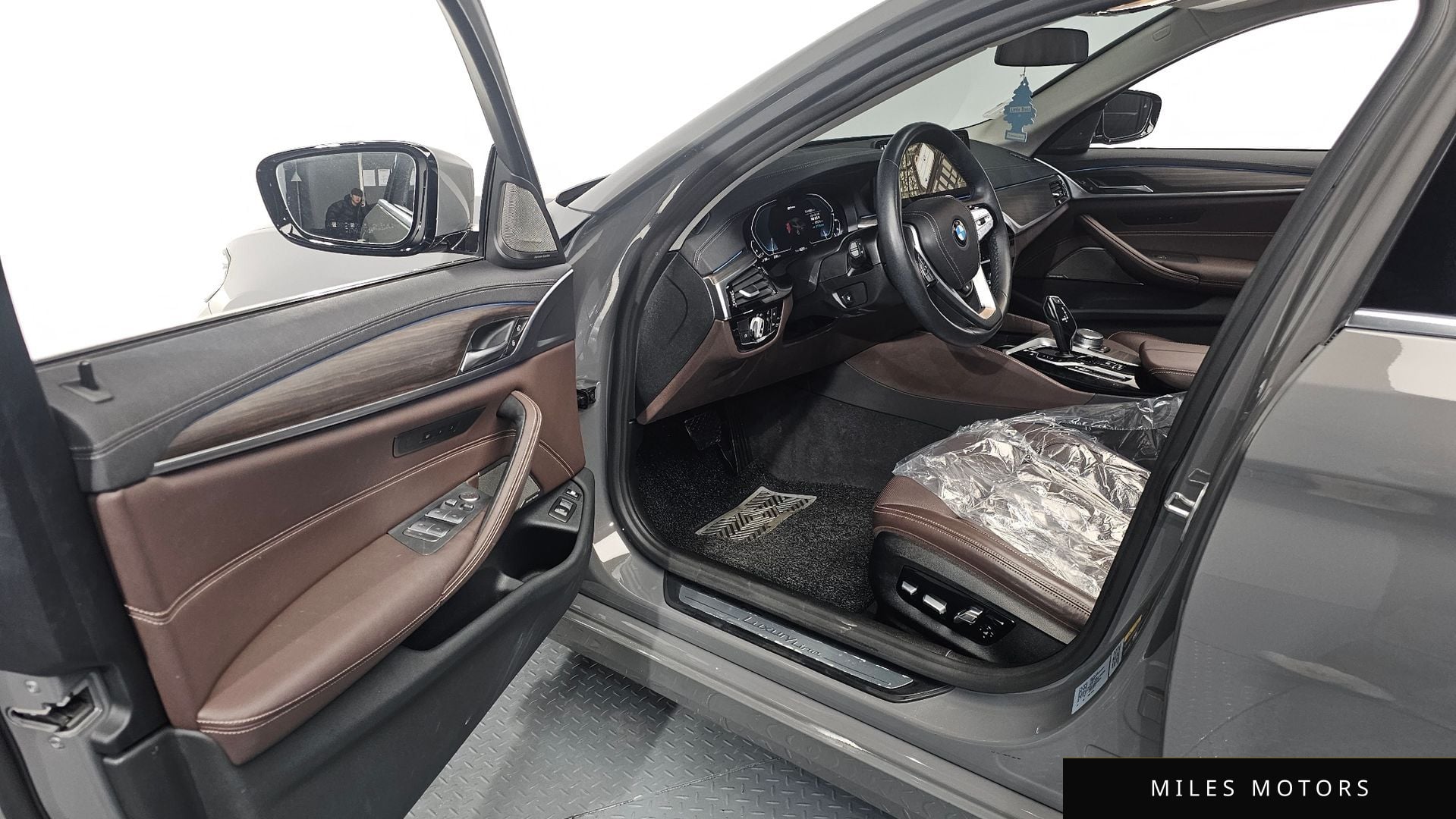 BMW 5 Series (G30) 2021 — миниатюра 10