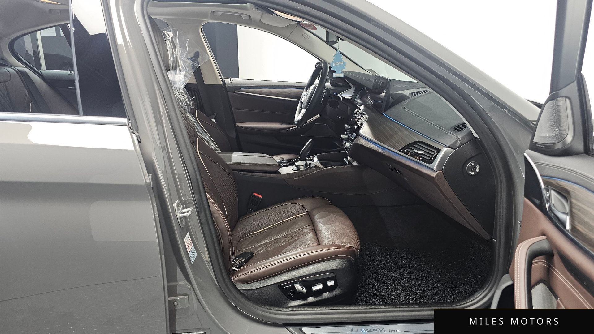 BMW 5 Series (G30) 2021 — миниатюра 11