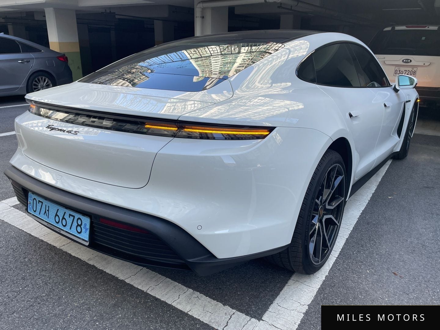 Porsche 타이칸 2023 — миниатюра 2