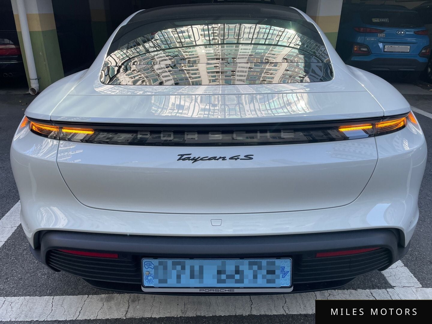 Porsche 타이칸 2023 — миниатюра 4