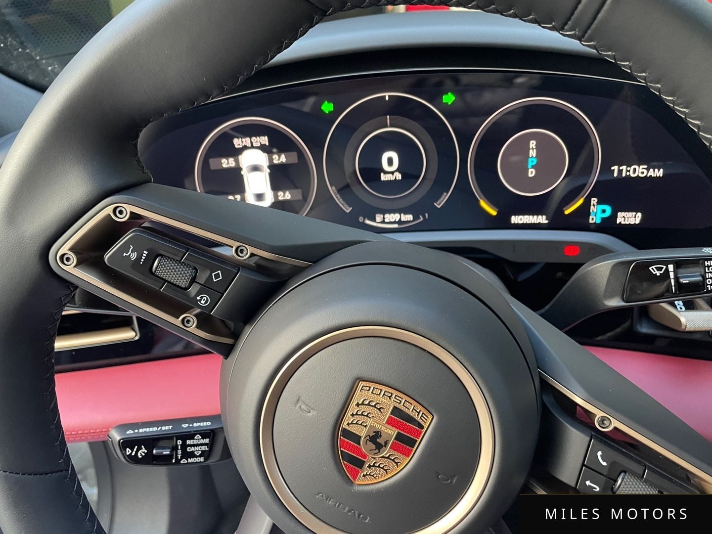 Porsche 타이칸 2023 — миниатюра 8