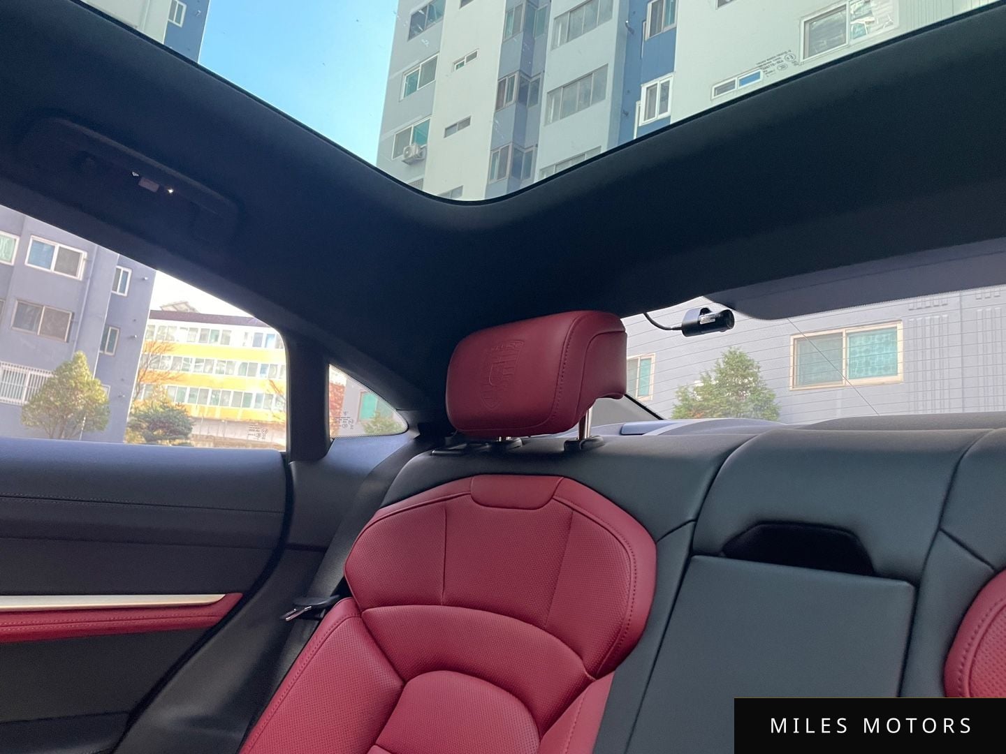 Porsche 타이칸 2023 — миниатюра 15
