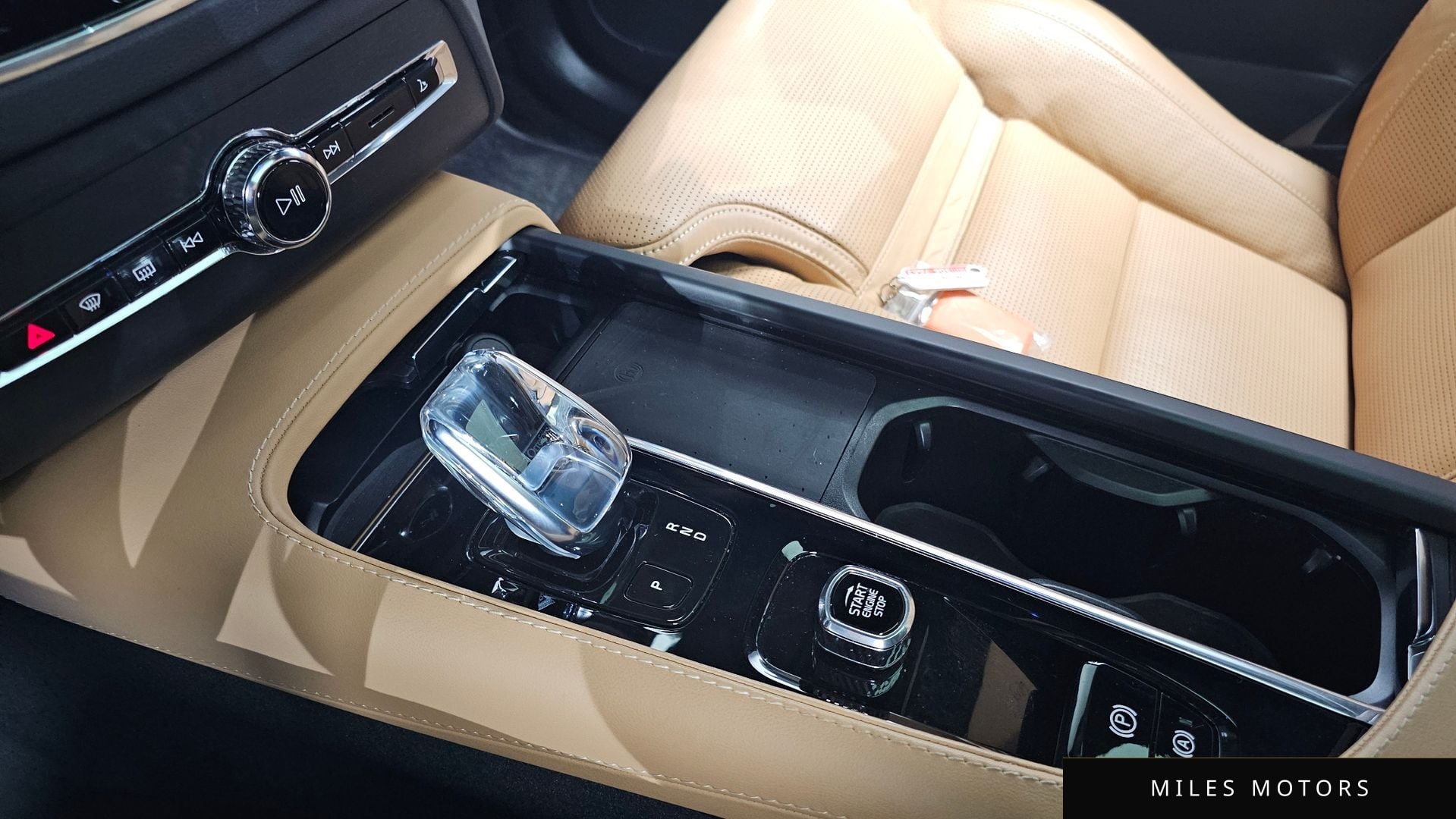 Volvo XC90 2022 — миниатюра 9