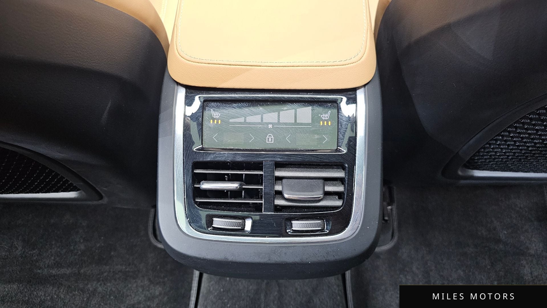 Volvo XC90 2022 — миниатюра 18