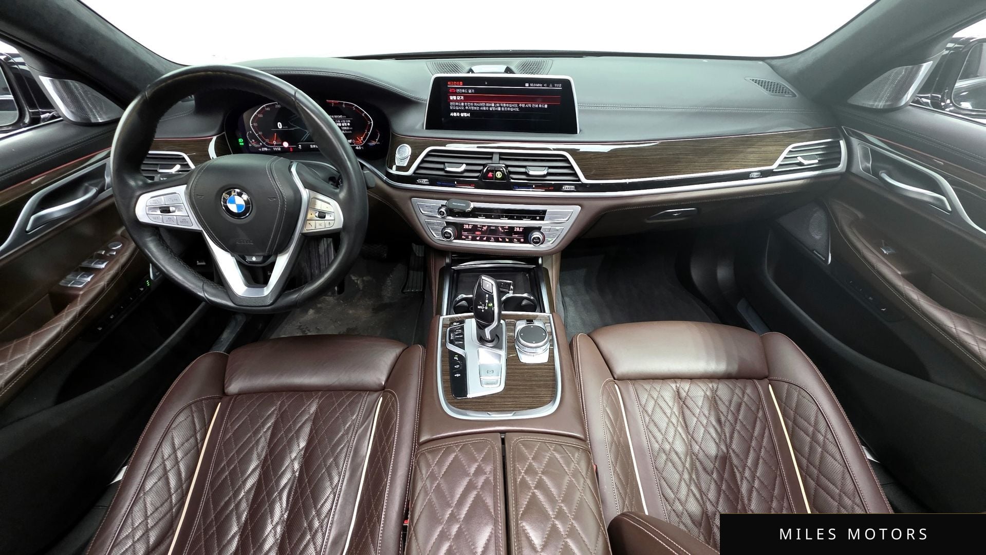 BMW 7 Series (G11) 2022 — миниатюра 7