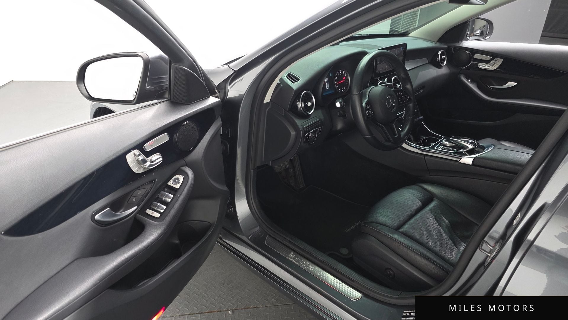 Mercedes-Benz C-Class W205 2019 — миниатюра 11