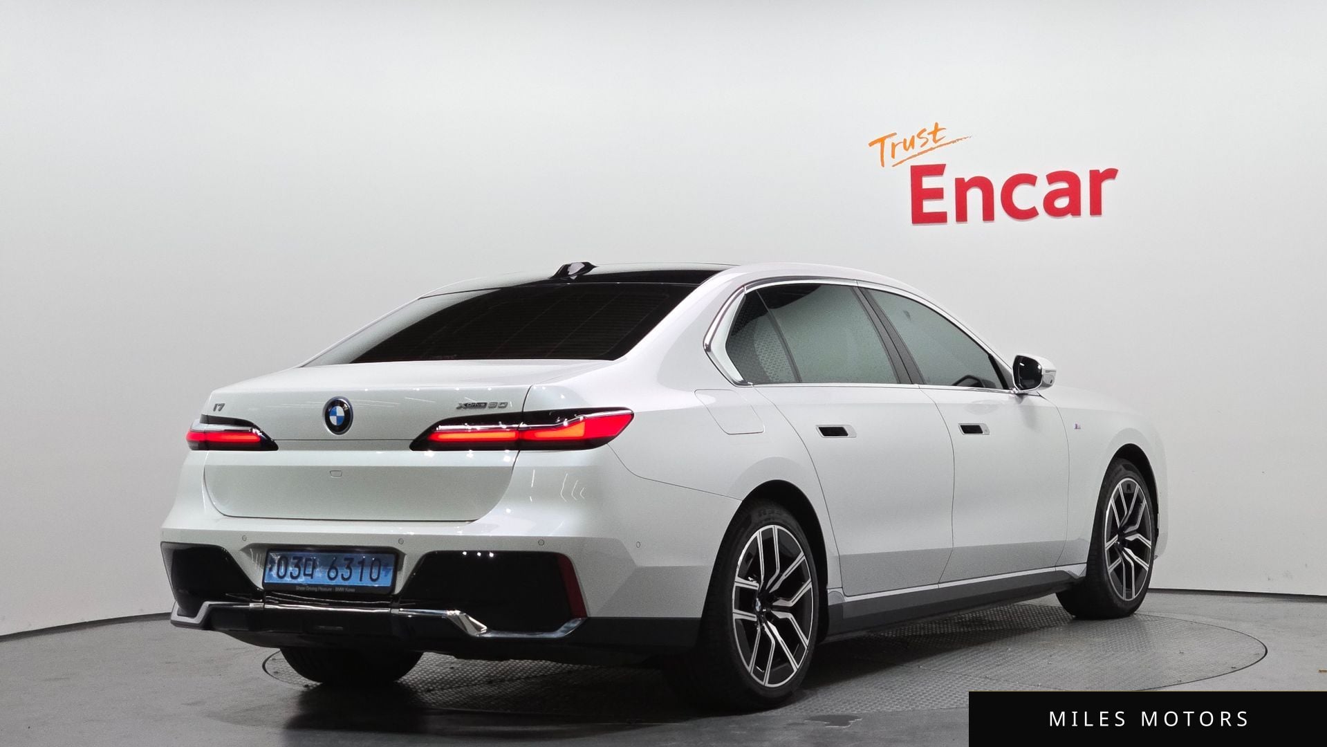BMW i7 (G70) 2023 — миниатюра 2