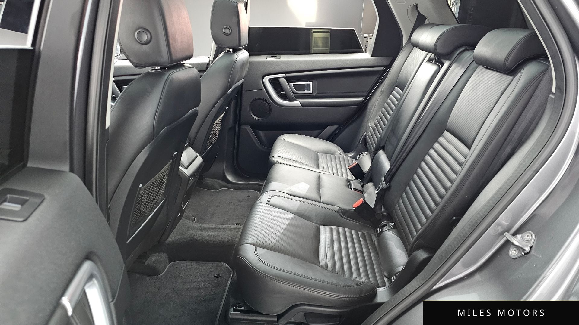 Land Rover Discovery Sport 2017 — миниатюра 12