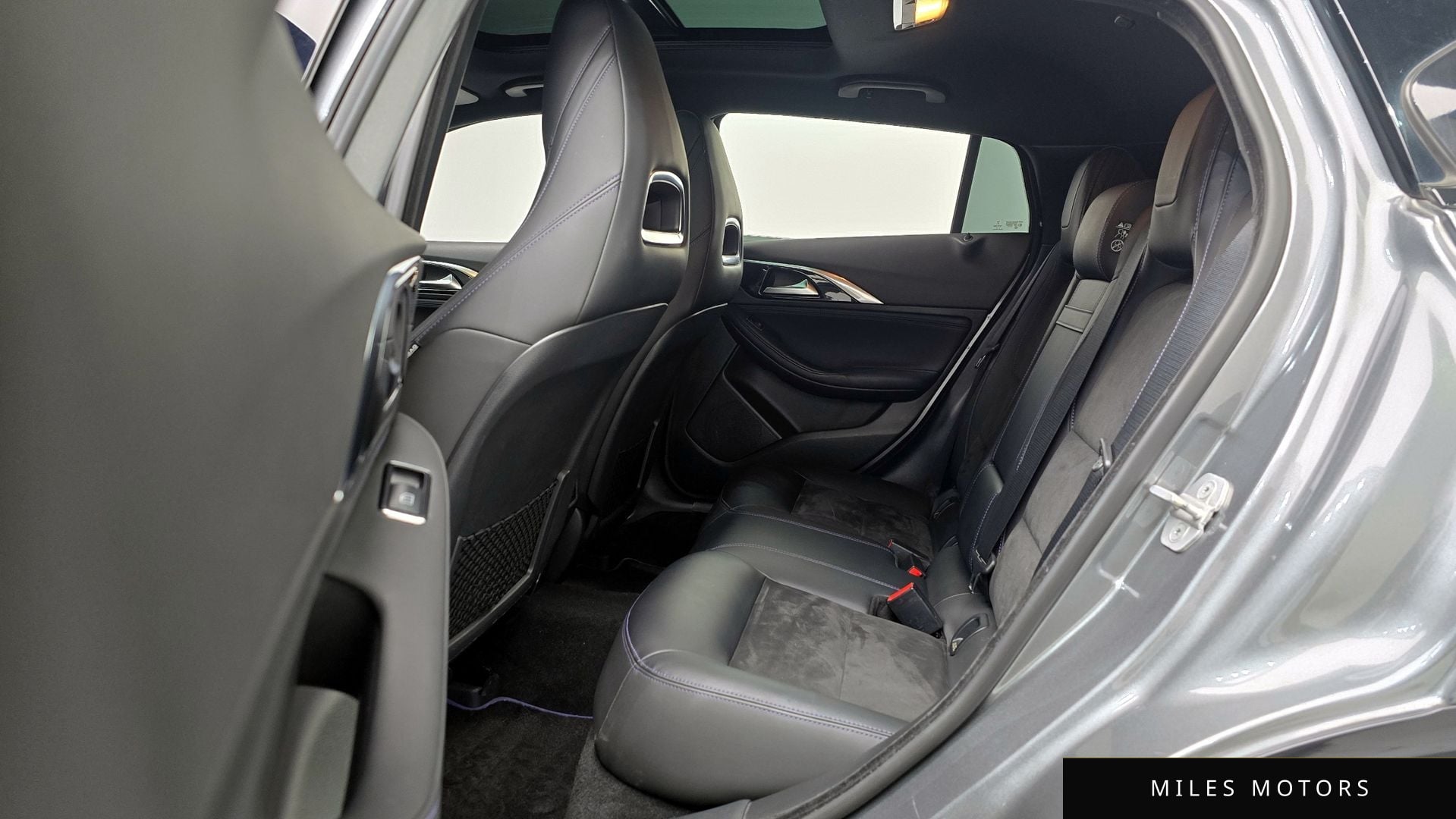 Infiniti Q30 2017 — миниатюра 13