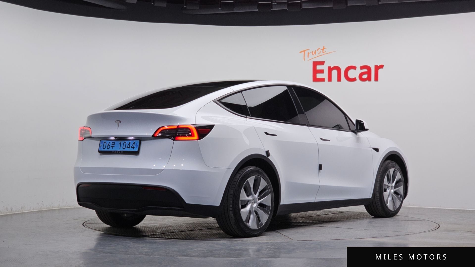Tesla 모델 Y 2024 — миниатюра 2