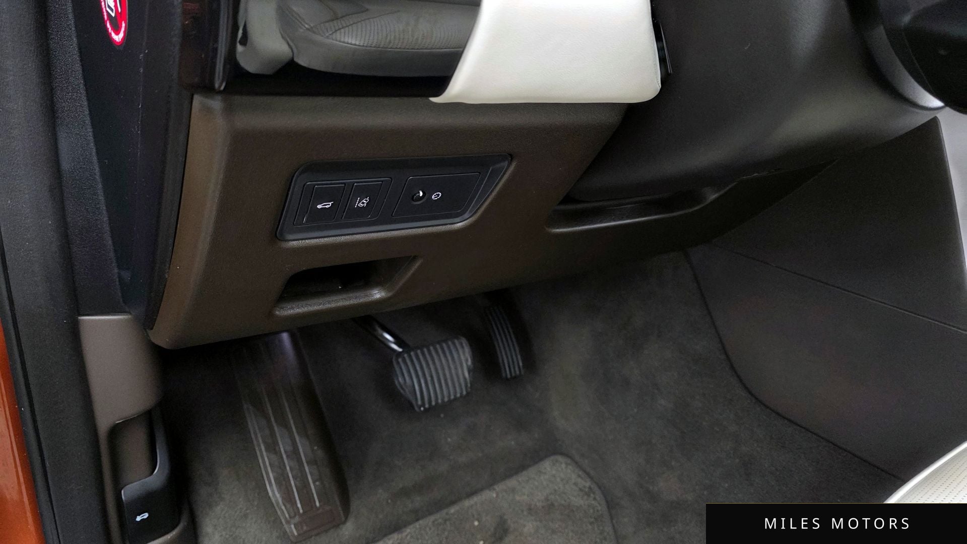Land Rover Discovery 2017 — миниатюра 6