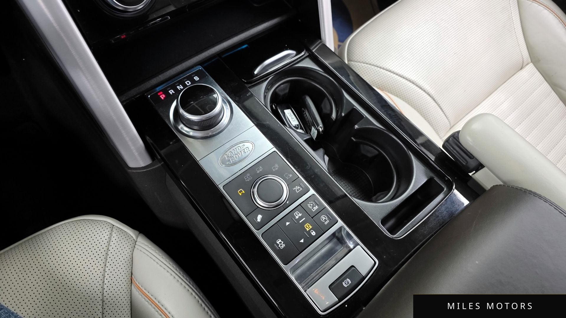 Land Rover Discovery 2017 — миниатюра 9