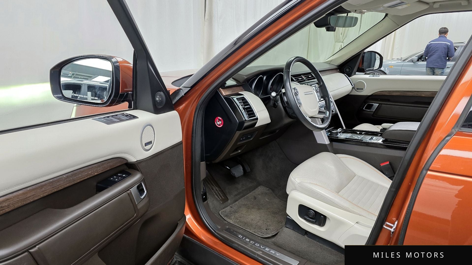 Land Rover Discovery 2017 — миниатюра 10