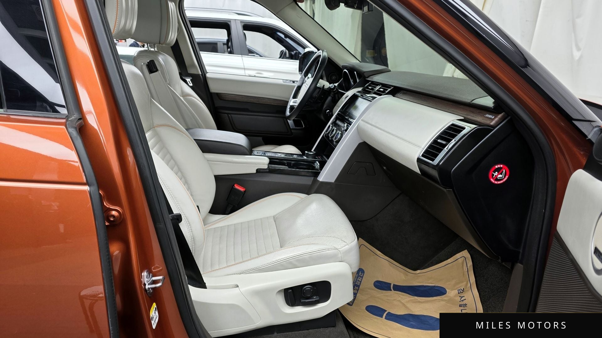 Land Rover Discovery 2017 — миниатюра 11
