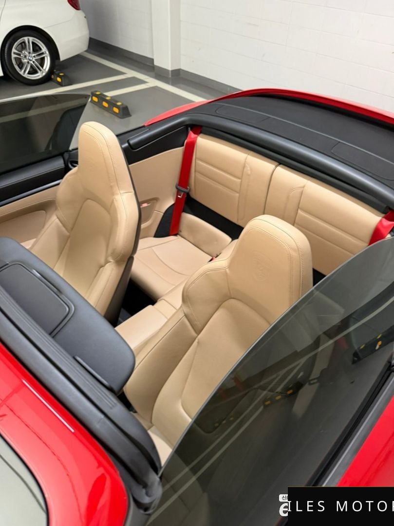 Porsche 911 (992) 2022 — миниатюра 8