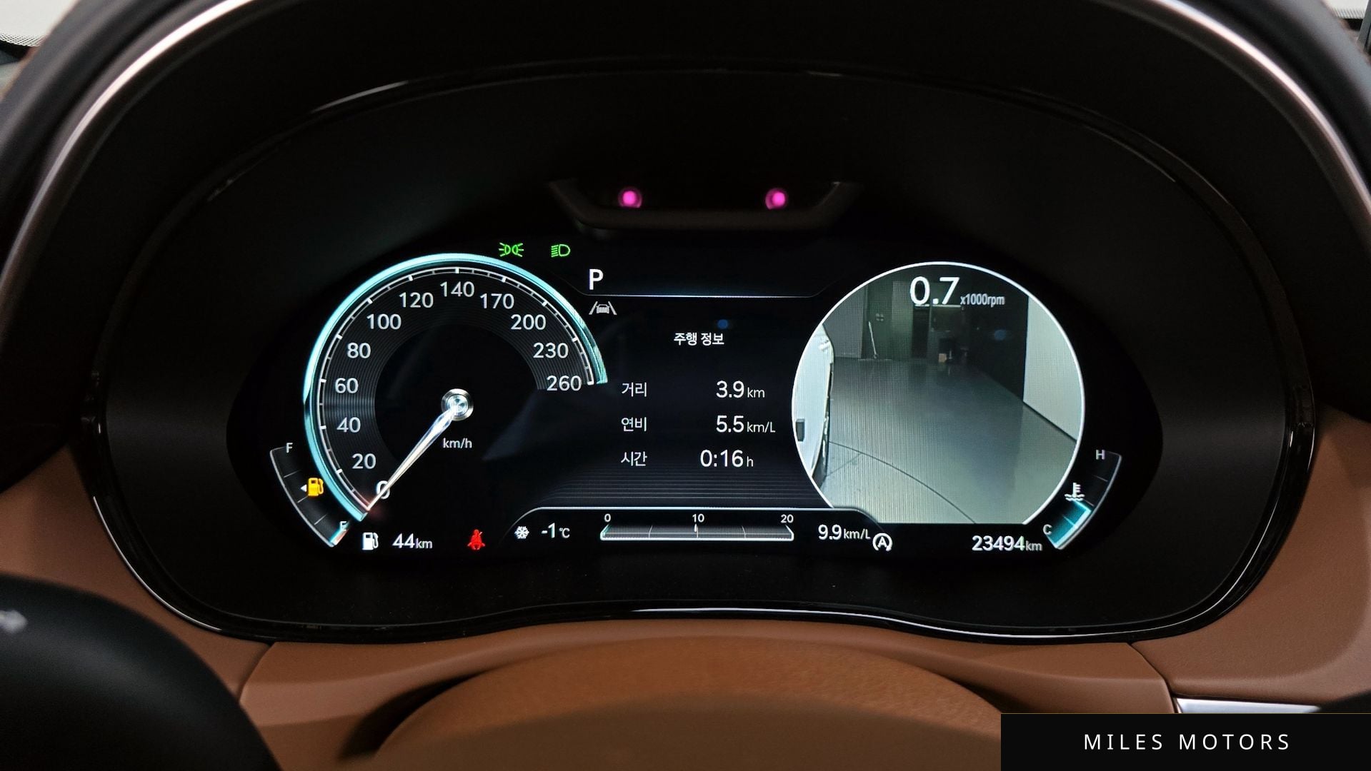 Genesis GV70 2023 — миниатюра 8