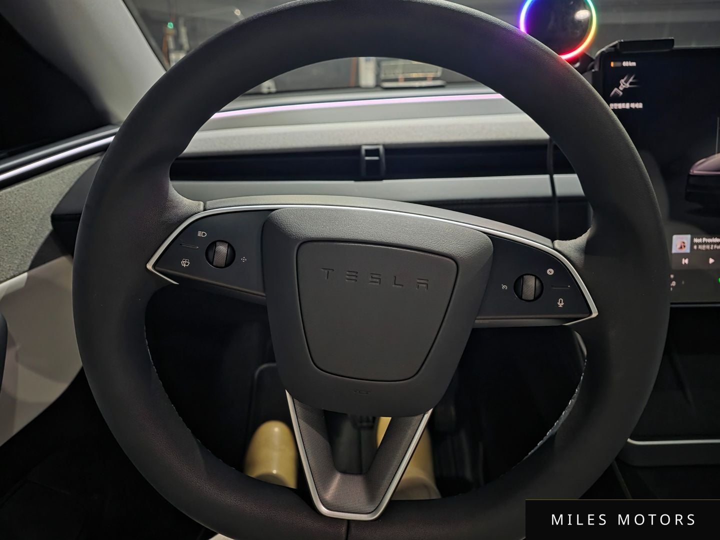 Tesla Model Y 2025 — миниатюра 6