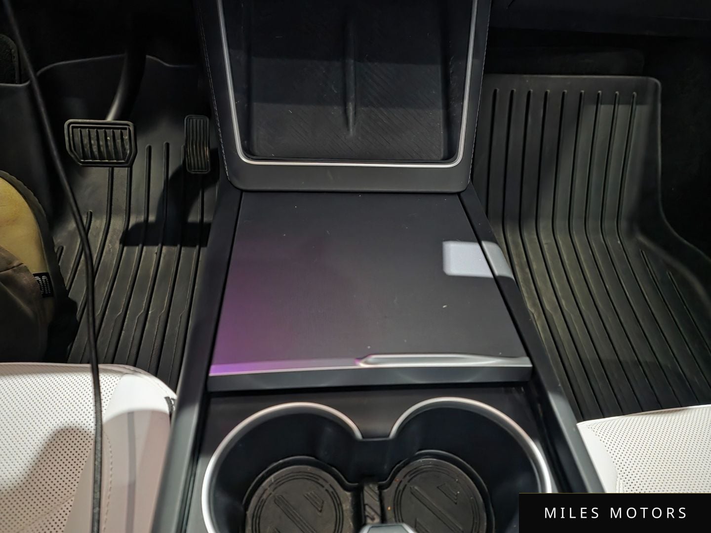 Tesla Model Y 2025 — миниатюра 10