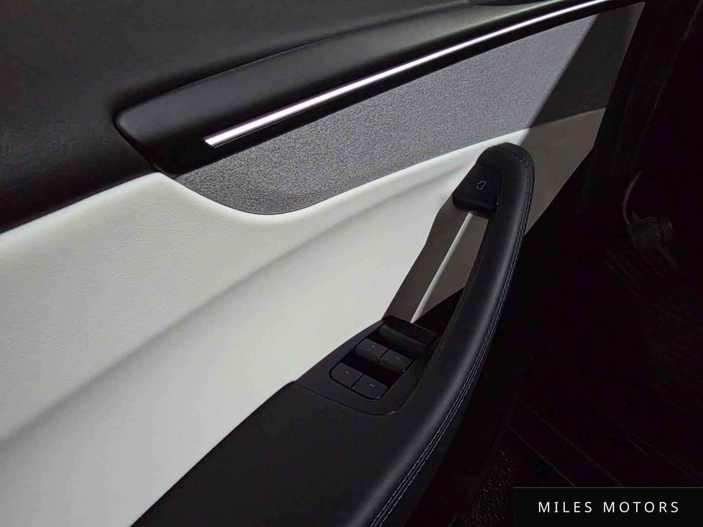Tesla Model Y 2025 — миниатюра 11