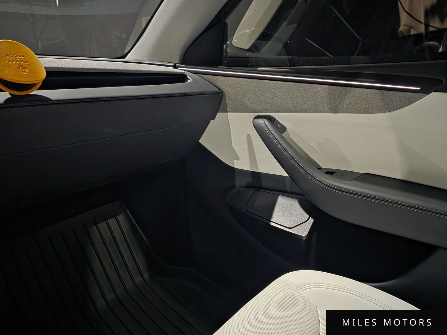 Tesla Model Y 2025 — миниатюра 12