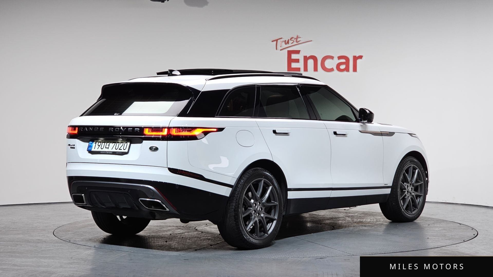 Land Rover Range Rover Velar 2021 — миниатюра 2