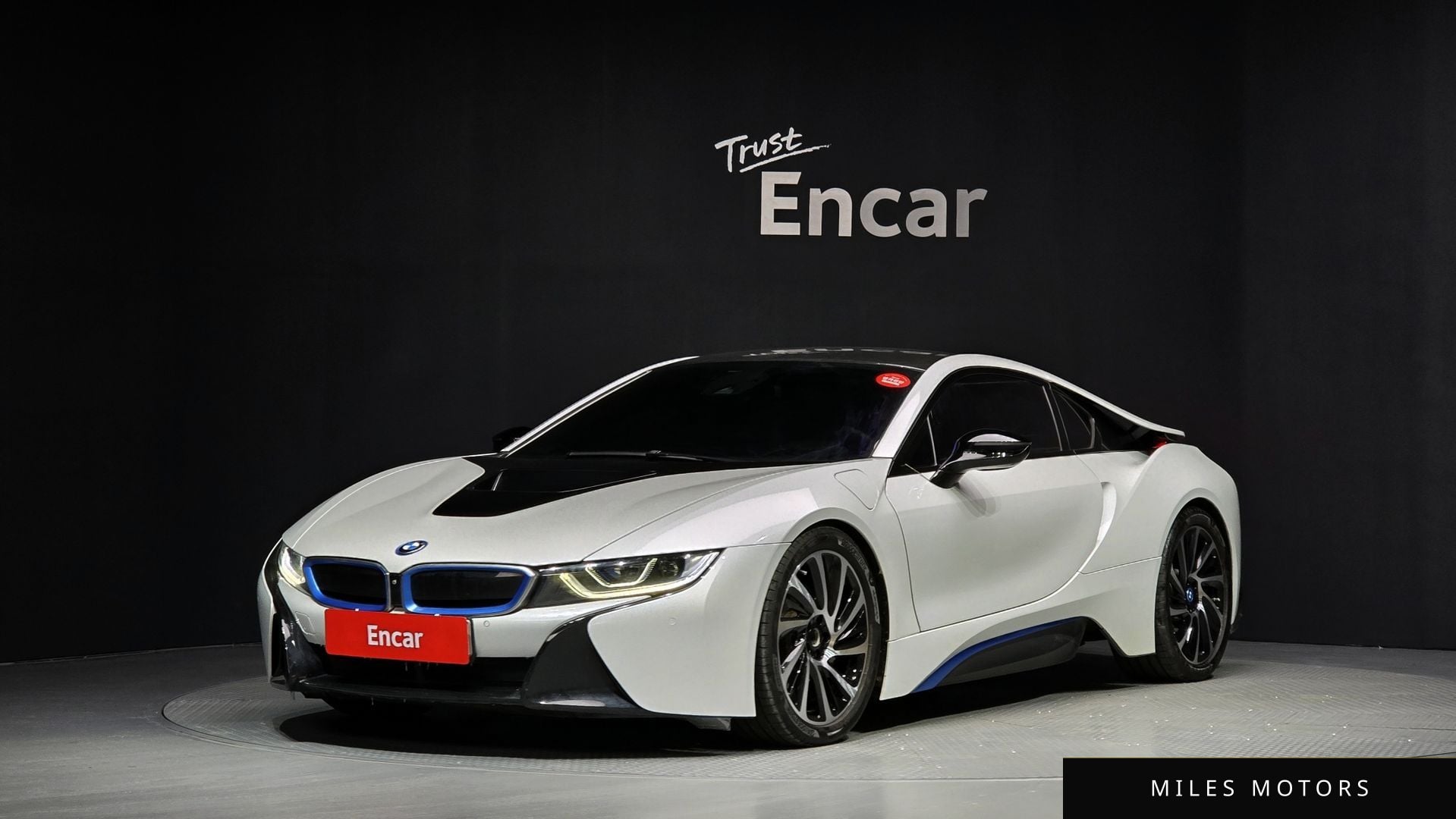 BMW i8 2016 — фото 1 из 12