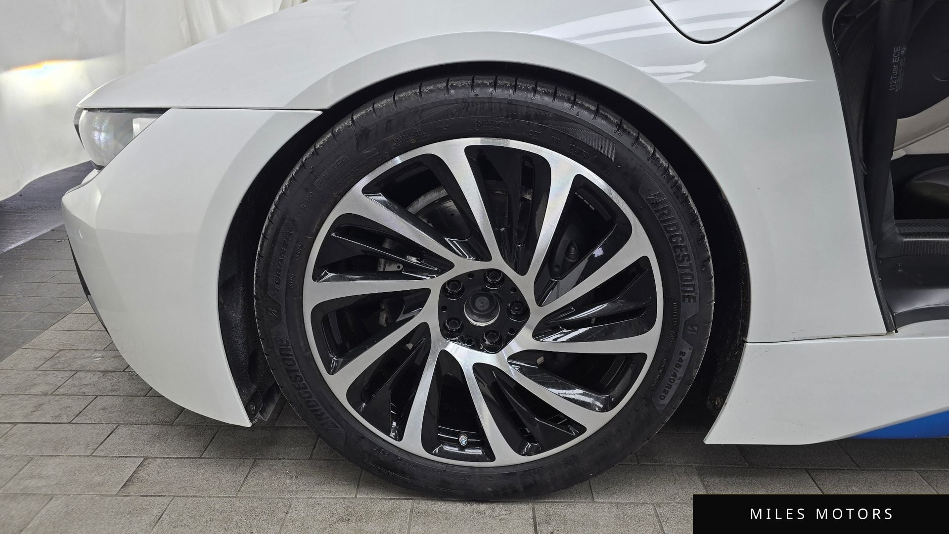 BMW i8 2016 — миниатюра 5