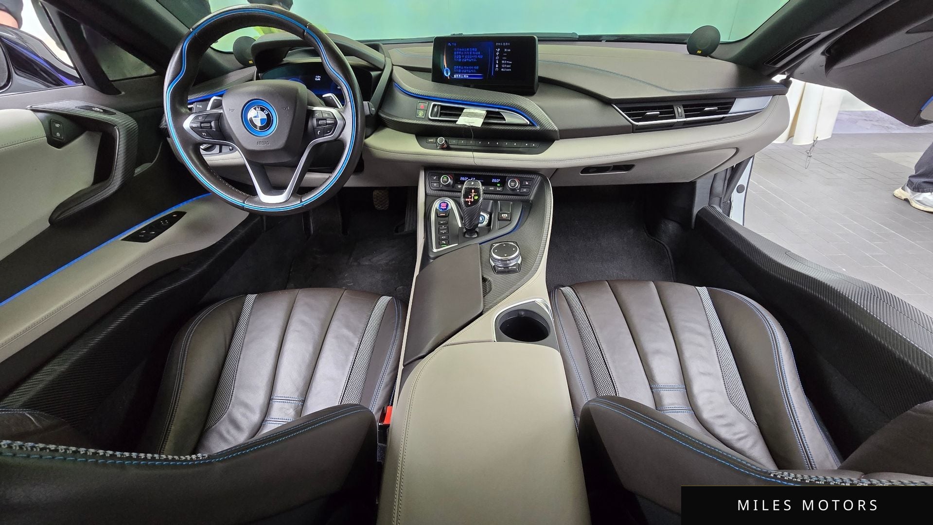 BMW i8 2016 — миниатюра 7