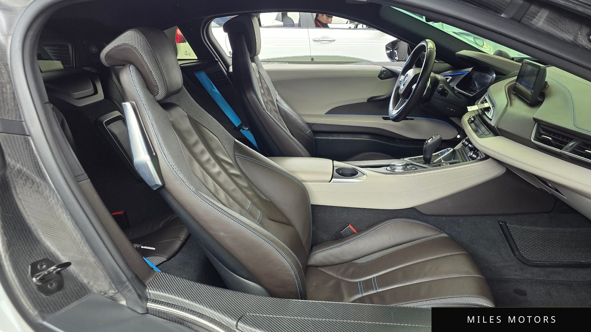 BMW i8 2016 — миниатюра 11