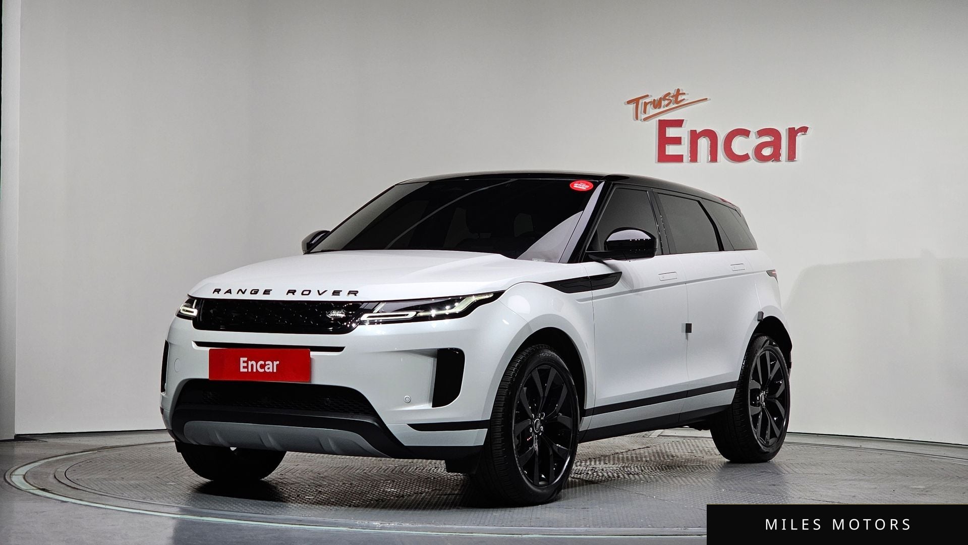 Land Rover Range Rover Evoque 2023 — фото 1 из 12