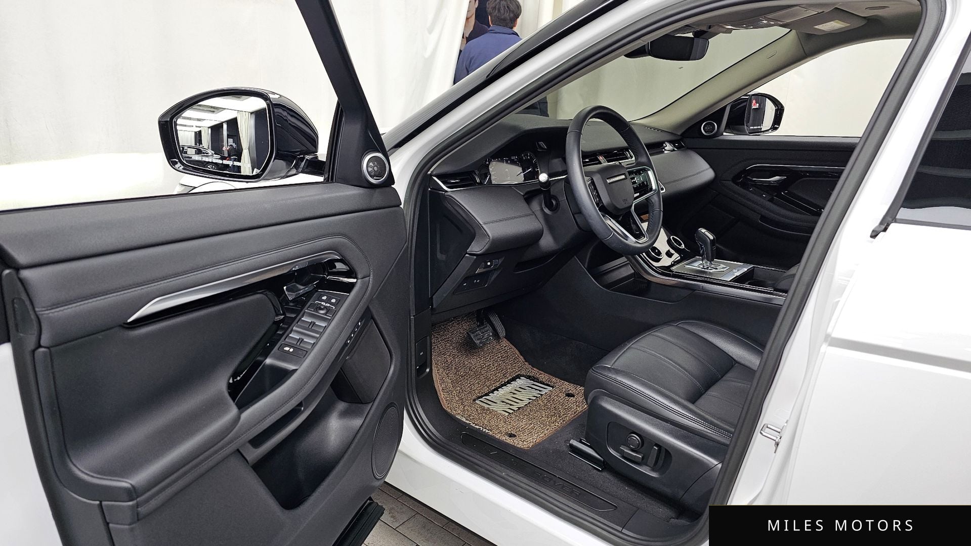 Land Rover Range Rover Evoque 2023 — миниатюра 10