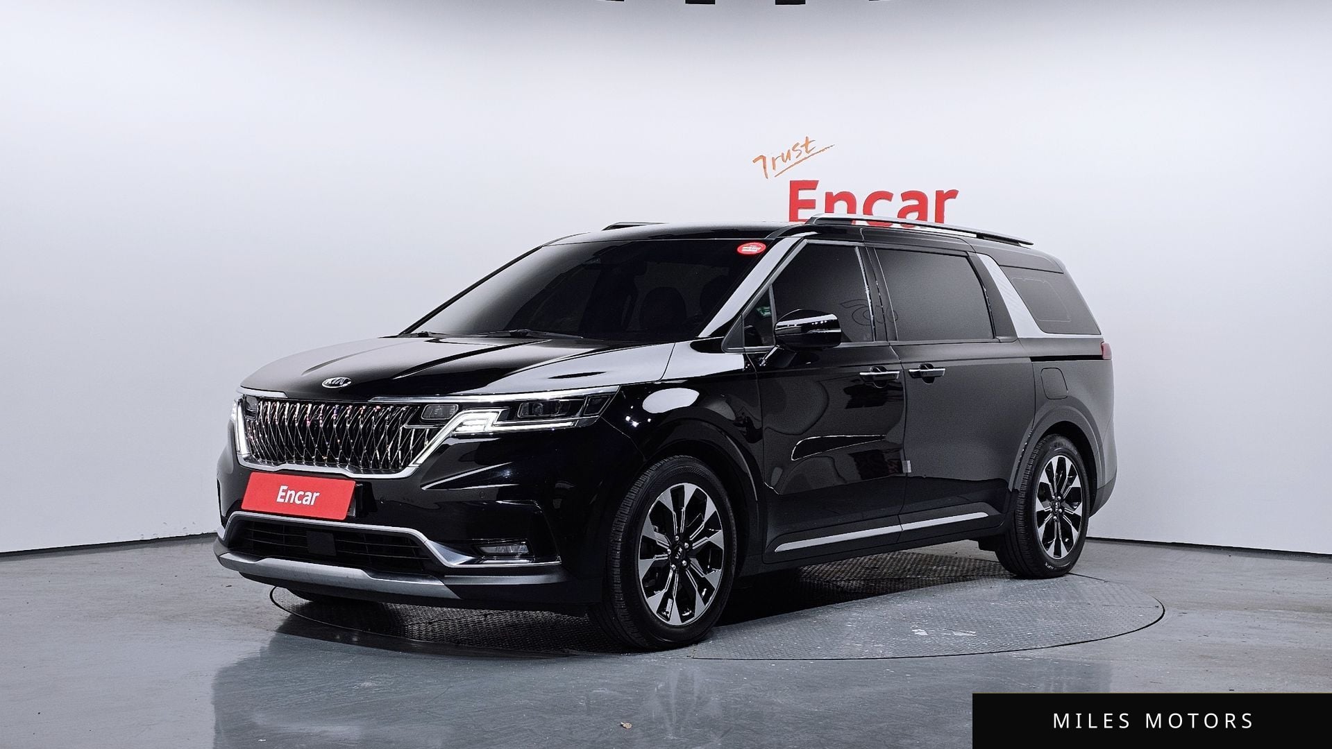 Kia Carnival 2021 — фото 1 из 12
