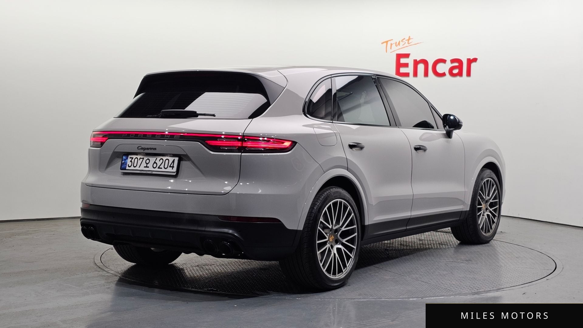 Porsche Cayenne 2023 — миниатюра 2