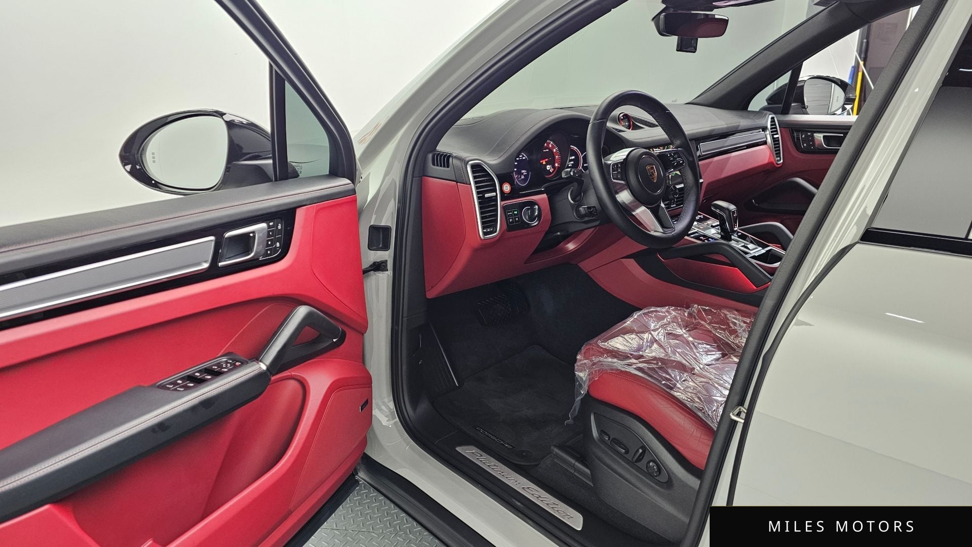 Porsche Cayenne 2023 — миниатюра 10