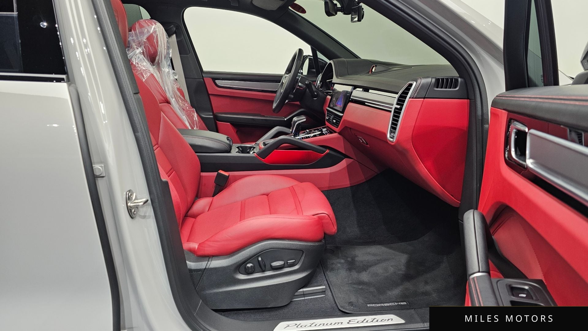 Porsche Cayenne 2023 — миниатюра 11