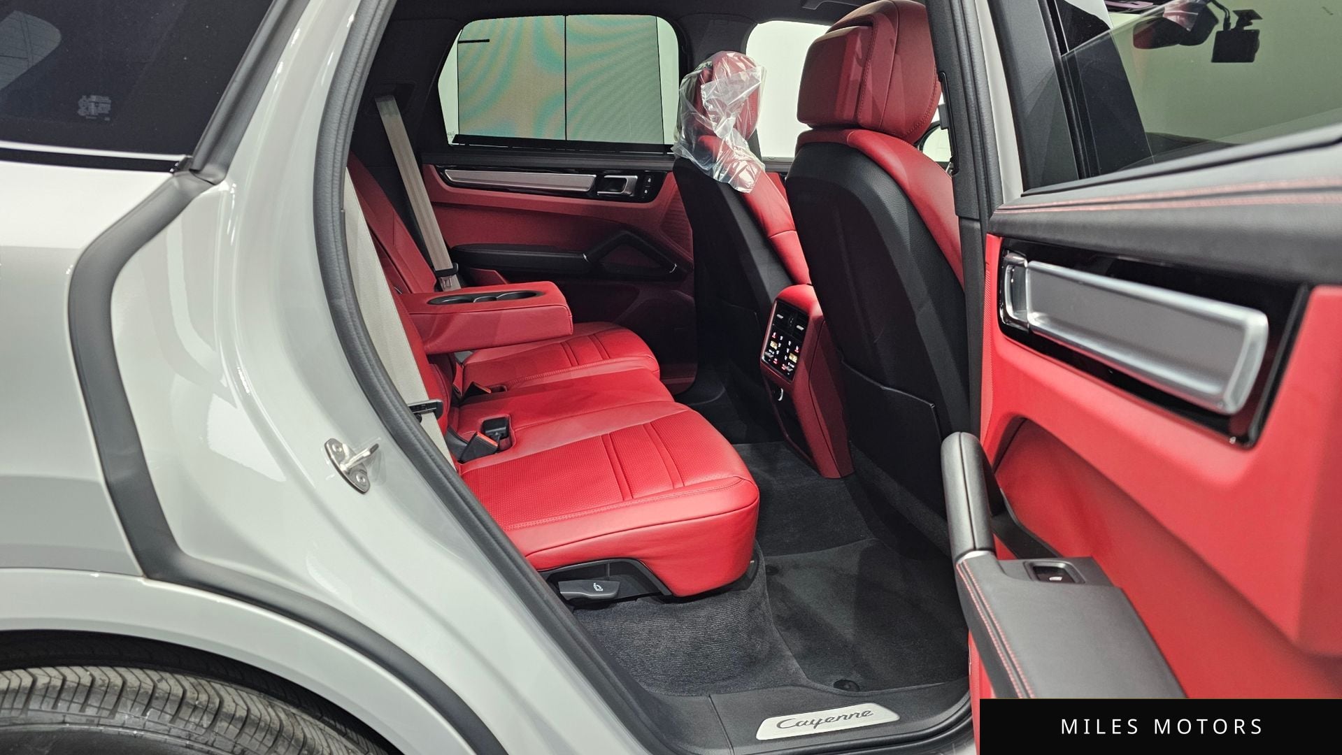 Porsche Cayenne 2023 — миниатюра 12