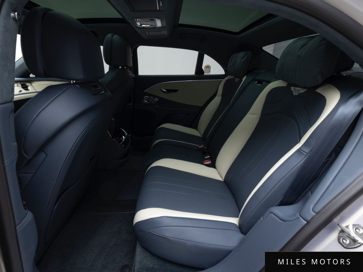 Bentley Flying Spur 2024 — миниатюра 7