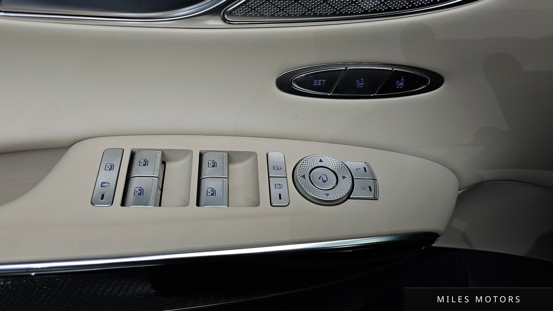 Genesis GV70 2023 — миниатюра 12
