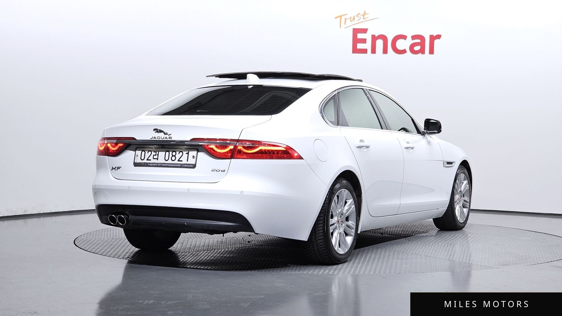 Jaguar XF (X260) 2017 — миниатюра 2