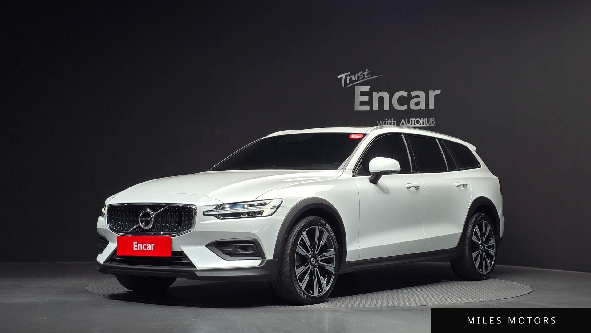 Volvo V60 2022 — фото 1 из 12