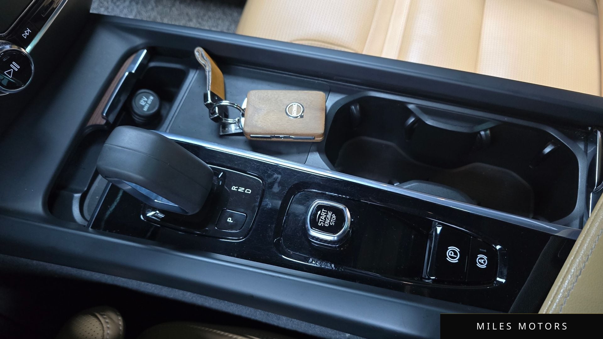 Volvo V60 2022 — миниатюра 9