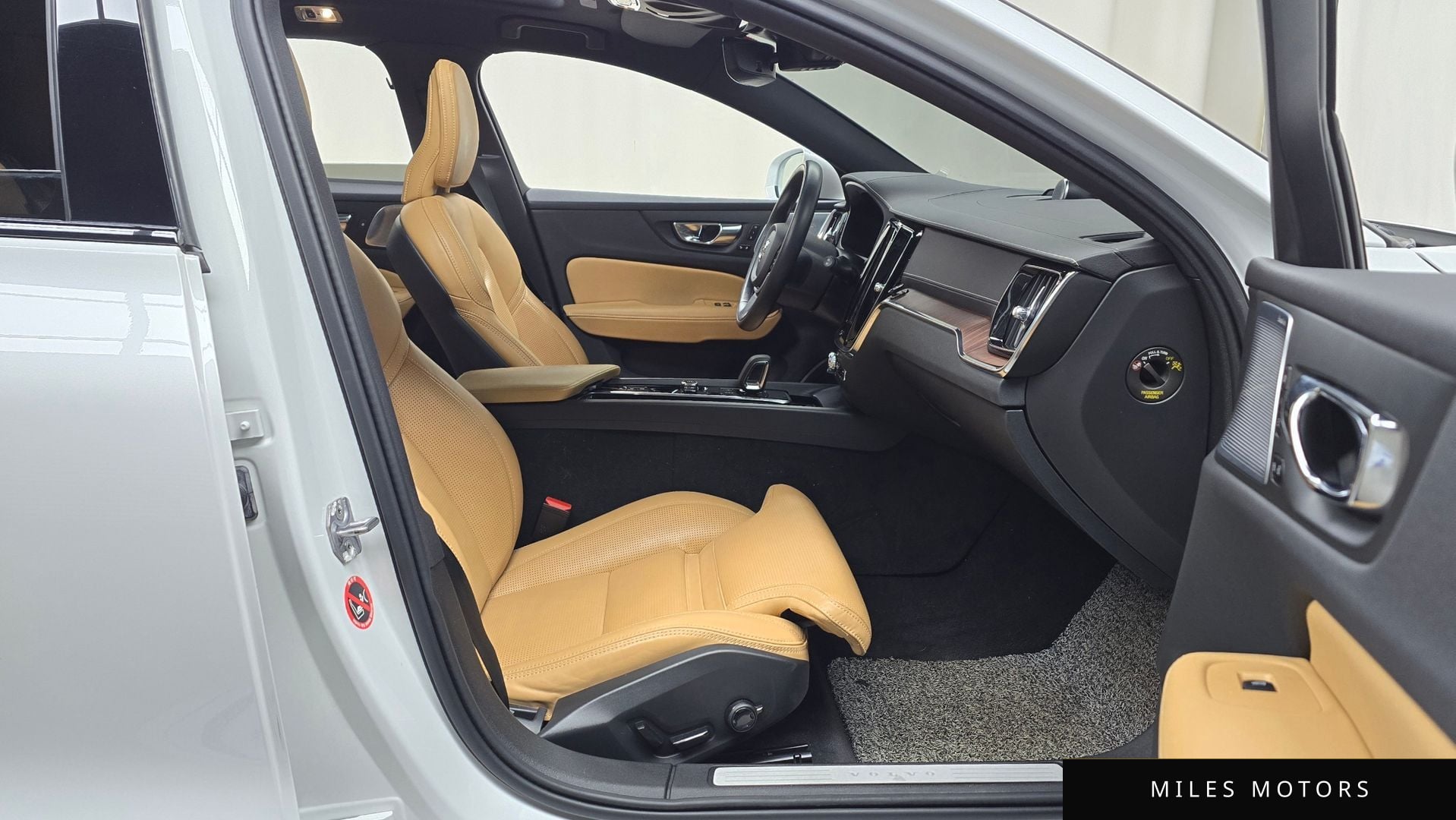 Volvo V60 2022 — миниатюра 11
