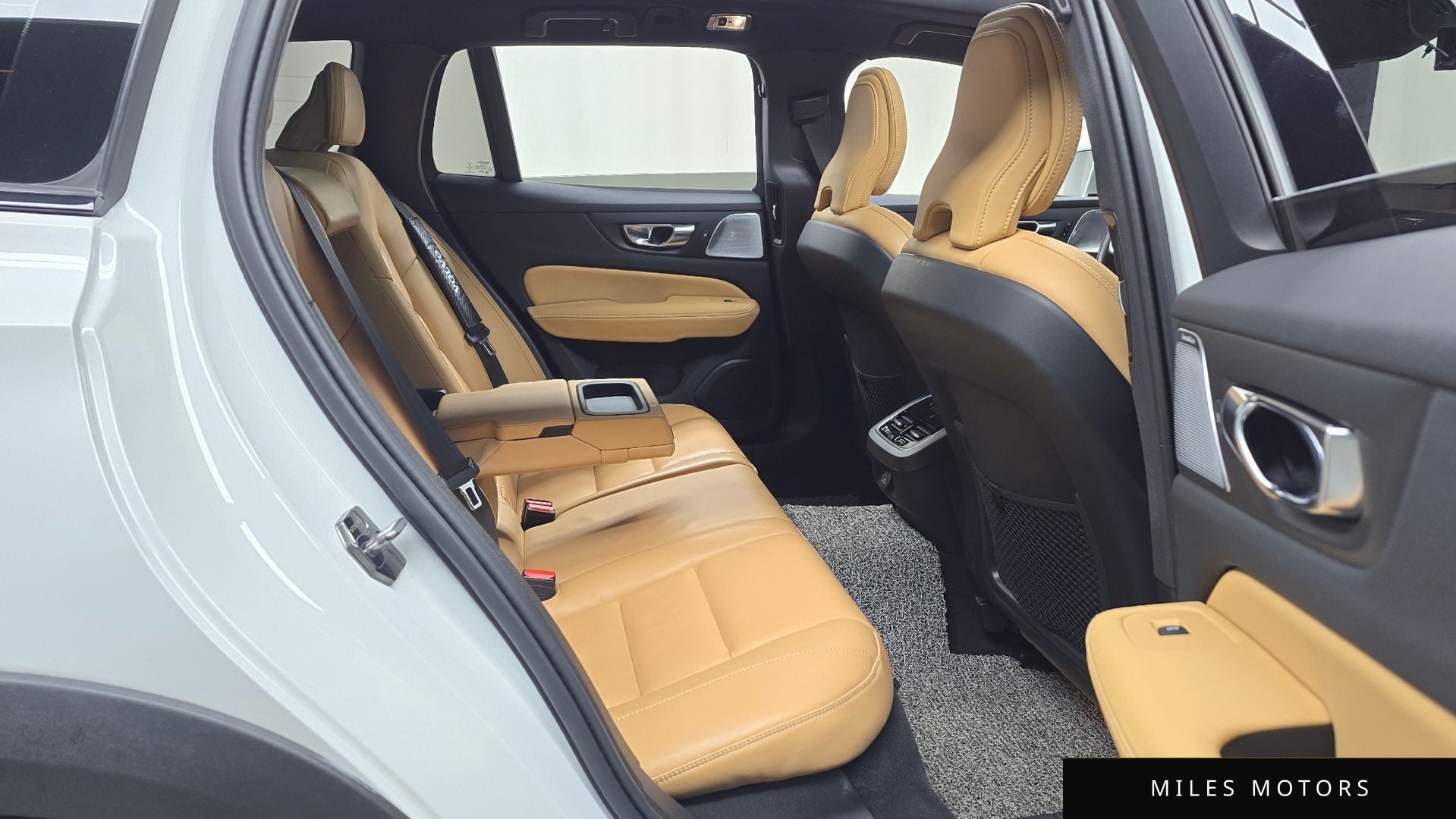 Volvo V60 2022 — миниатюра 12
