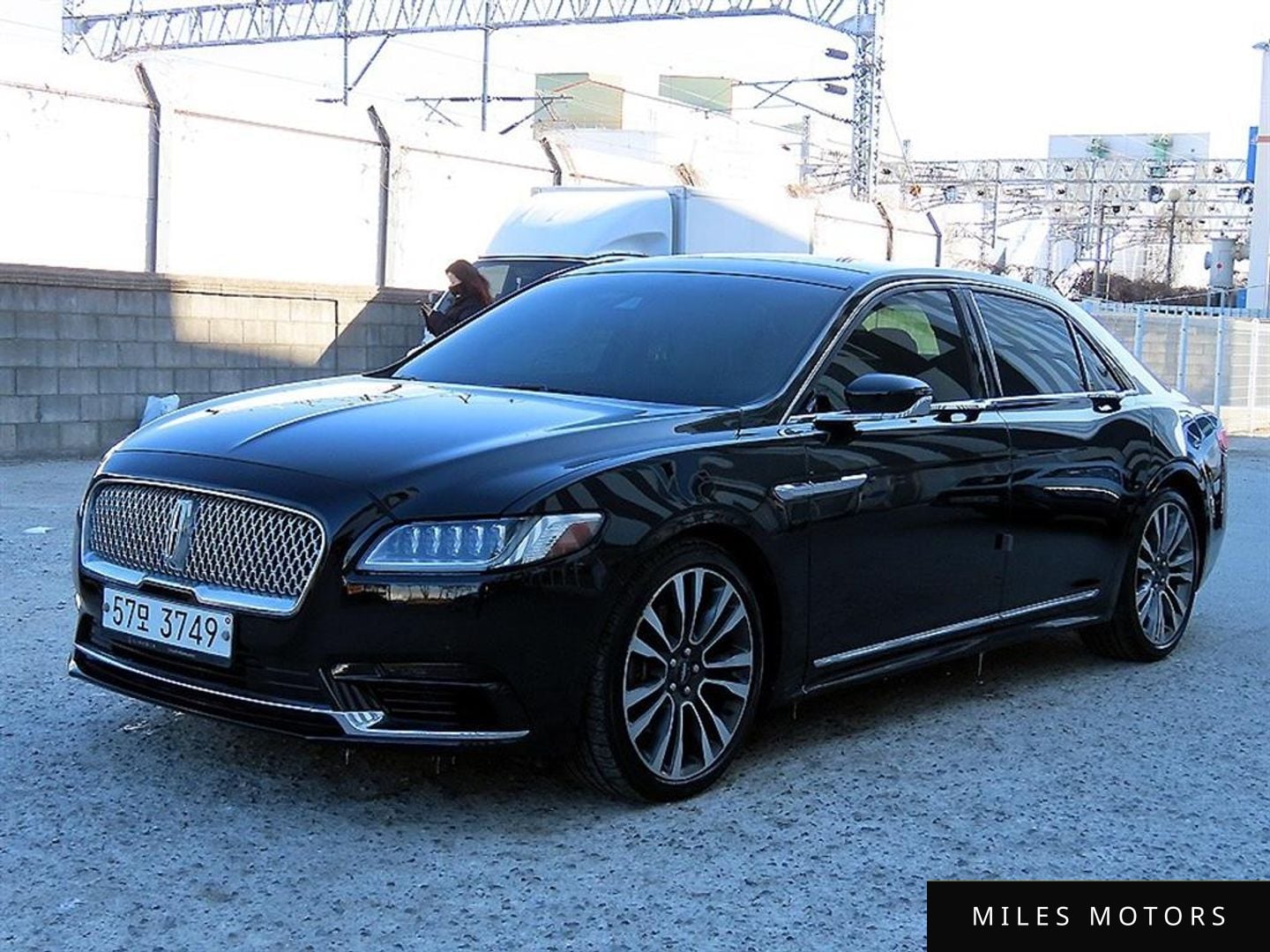 Lincoln Continental 2017 — миниатюра 2