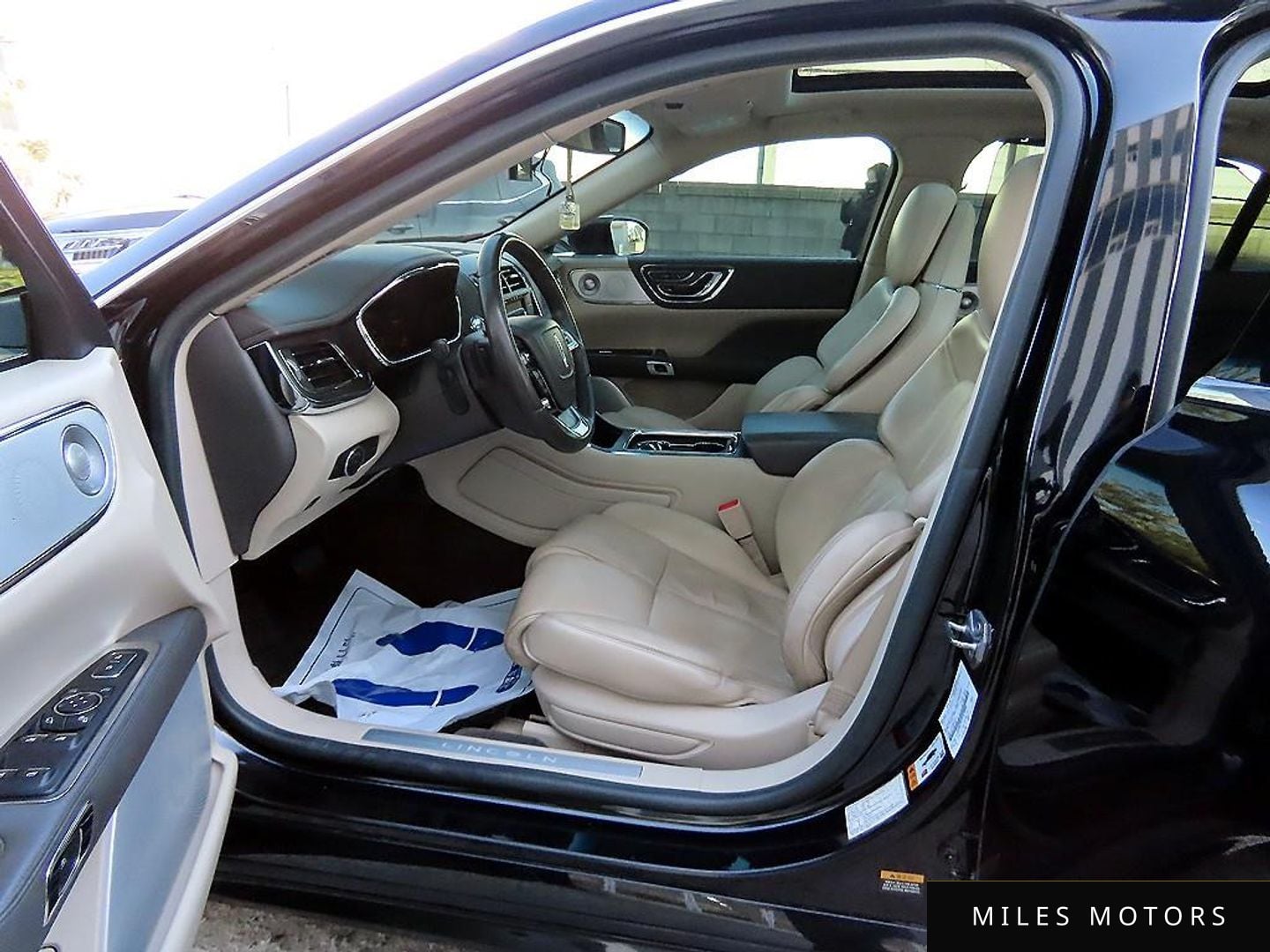 Lincoln Continental 2017 — миниатюра 5