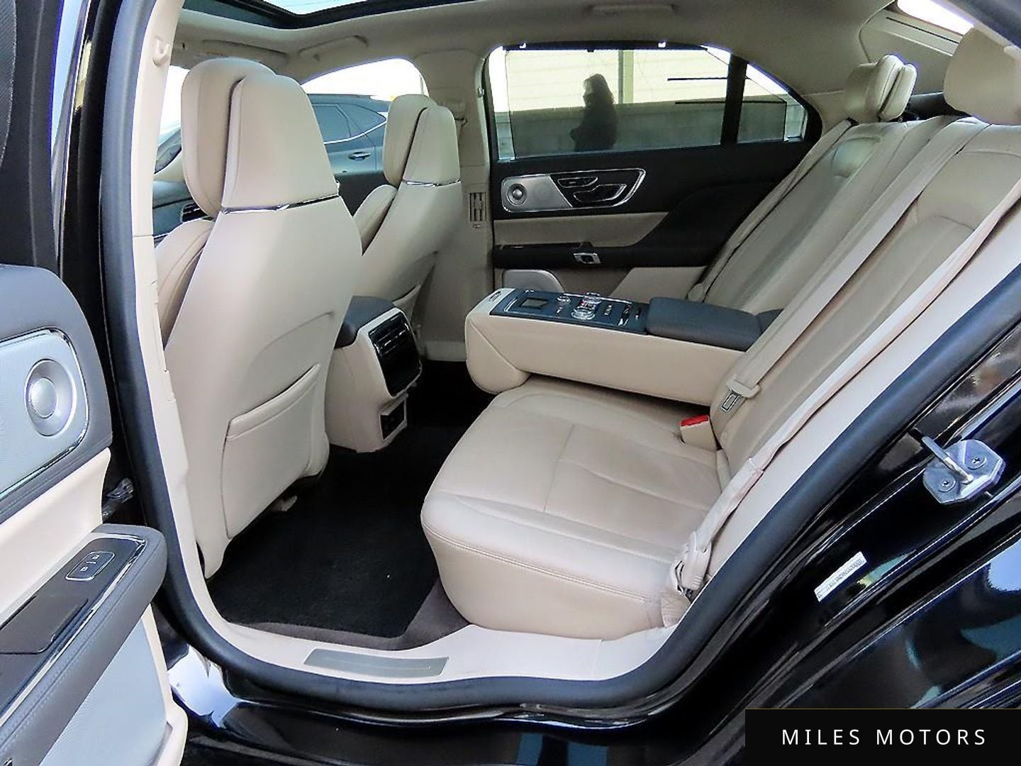 Lincoln Continental 2017 — миниатюра 6
