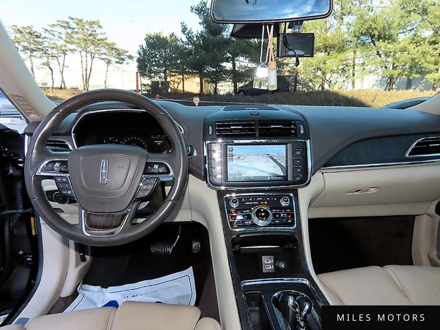 Lincoln Continental 2017 — миниатюра 7