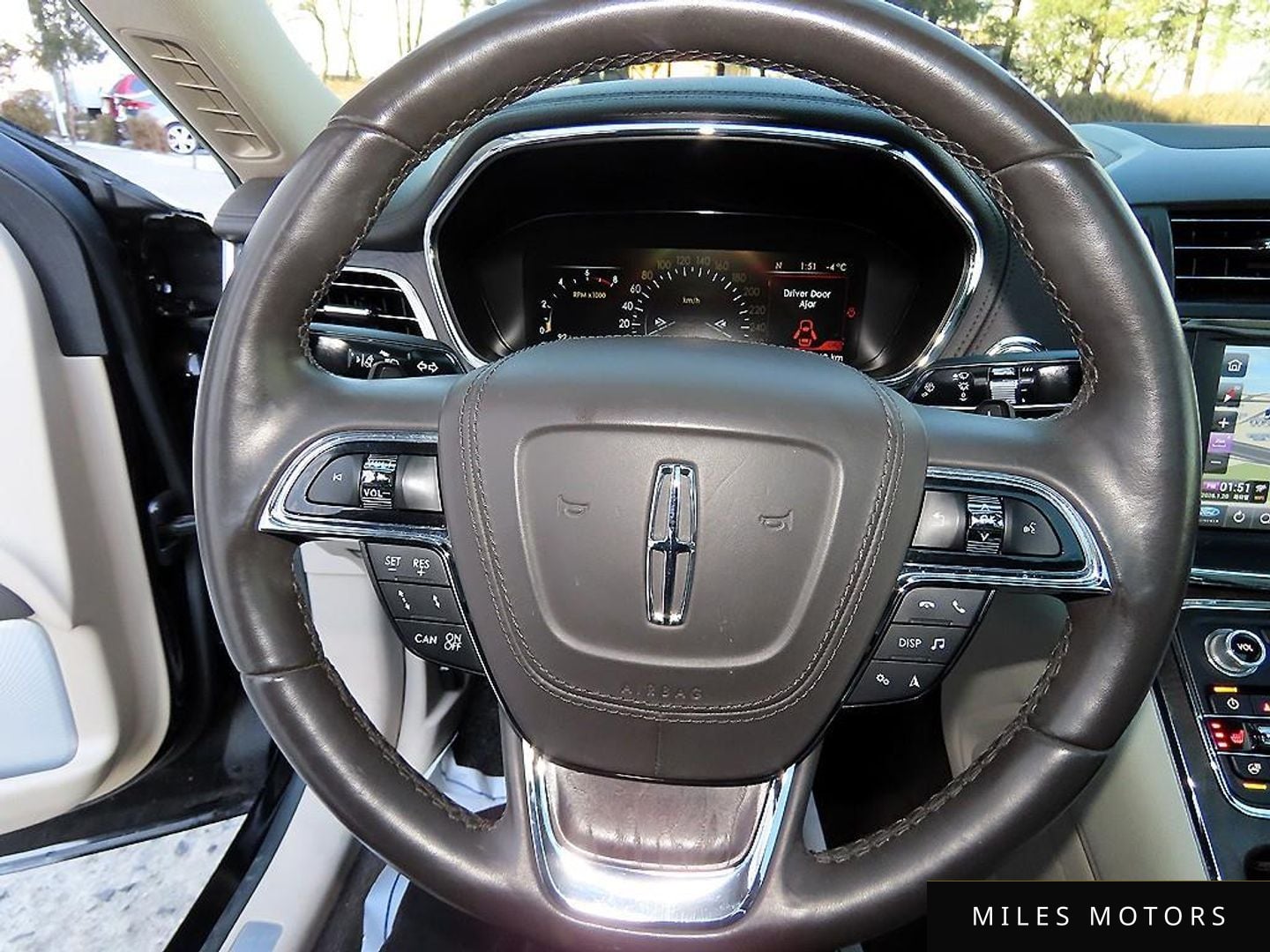 Lincoln Continental 2017 — миниатюра 8