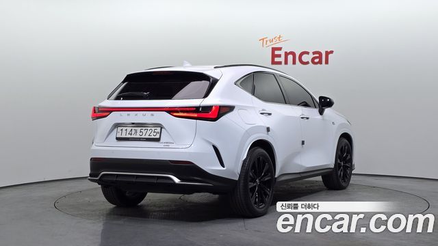 Лексус NX450h+ 2022 — миниатюра 2