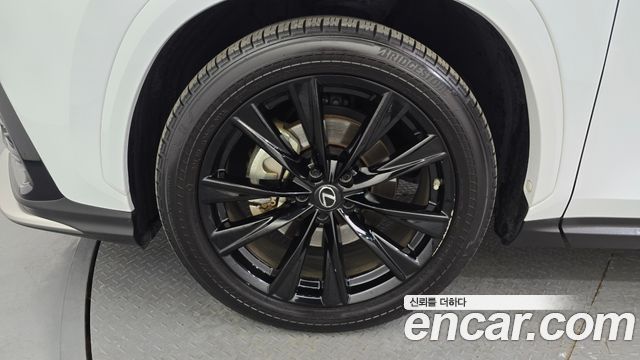 Лексус NX450h+ 2022 — миниатюра 5